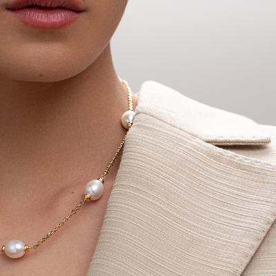 18ct Yellow Gold Pearl Necklace modelled