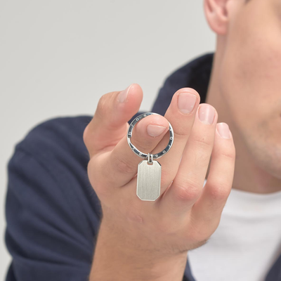 Model holding keyring